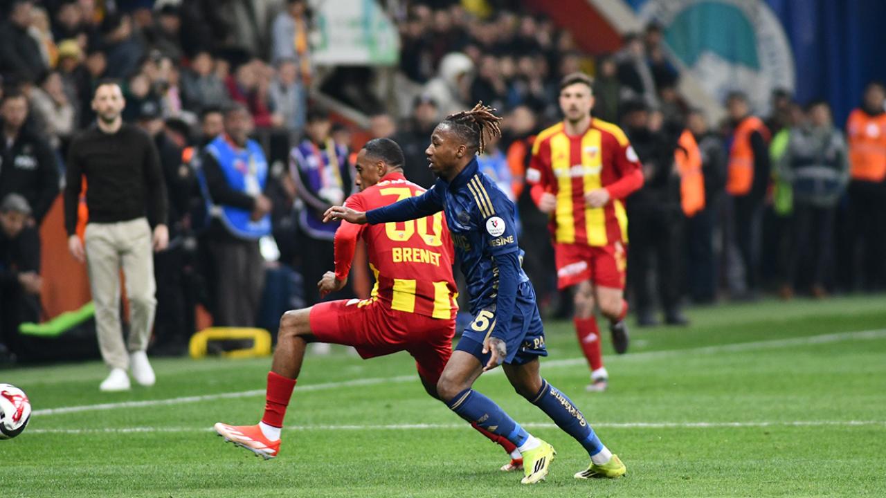 Fenerbahçe Kayseri'de farka koştu