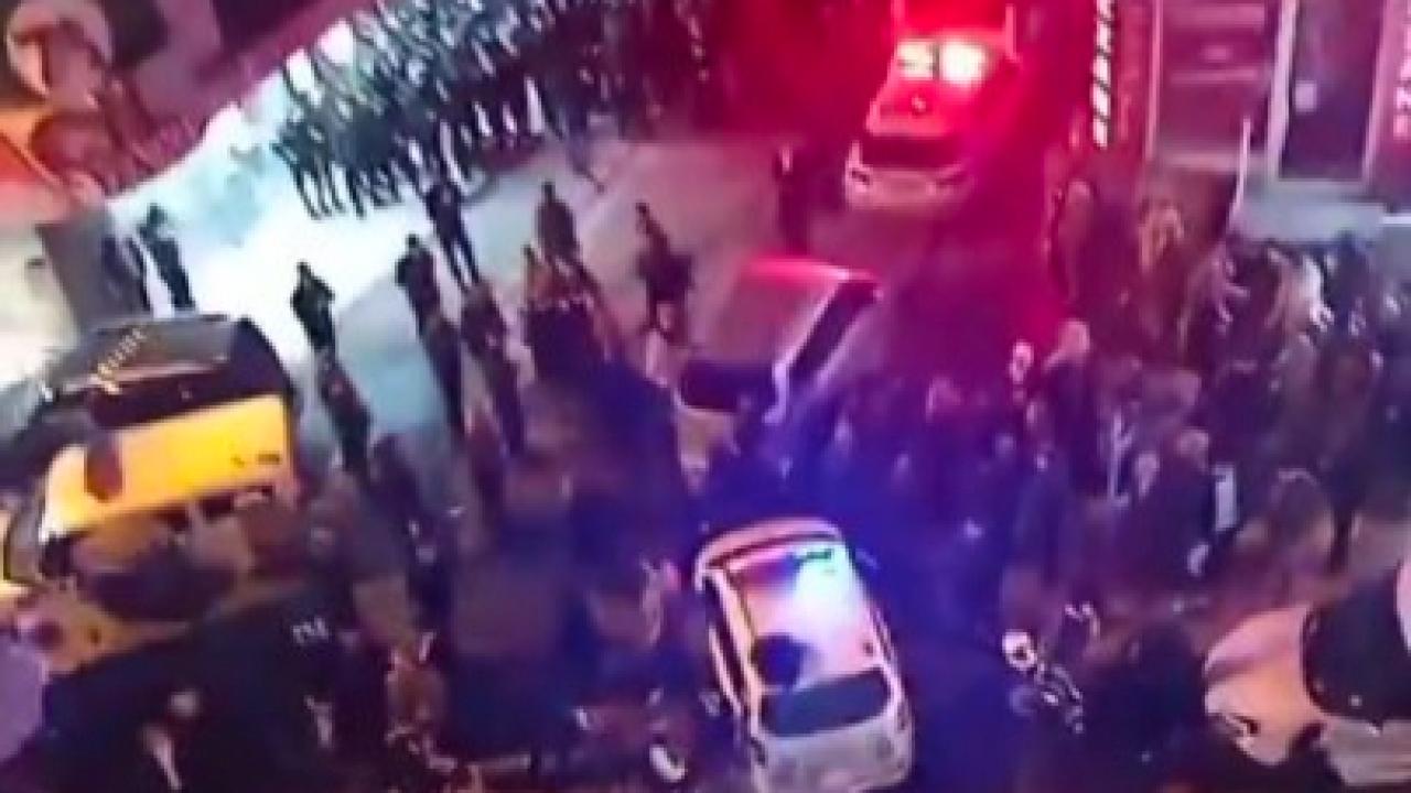 Hamile kadın doğum esnasında hayatını kaybetti, yakınları hastaneyi bastı