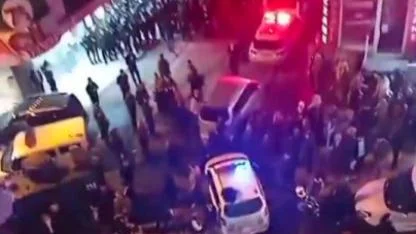 Hamile kadın doğum esnasında hayatını kaybetti, yakınları hastaneyi bastı