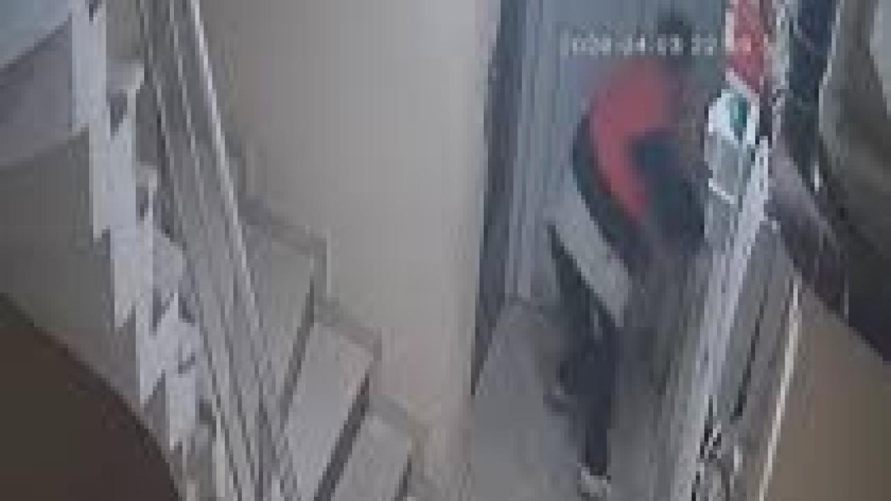 Hırsızlık için girdiği binada kapıları yokladı, açamayınca koridora tuvaletini yaptı