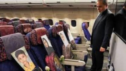 İran heyetinin uçağına ABD'nin Minab'daki saldırısında ölen çocukların fotoğrafları konuldu