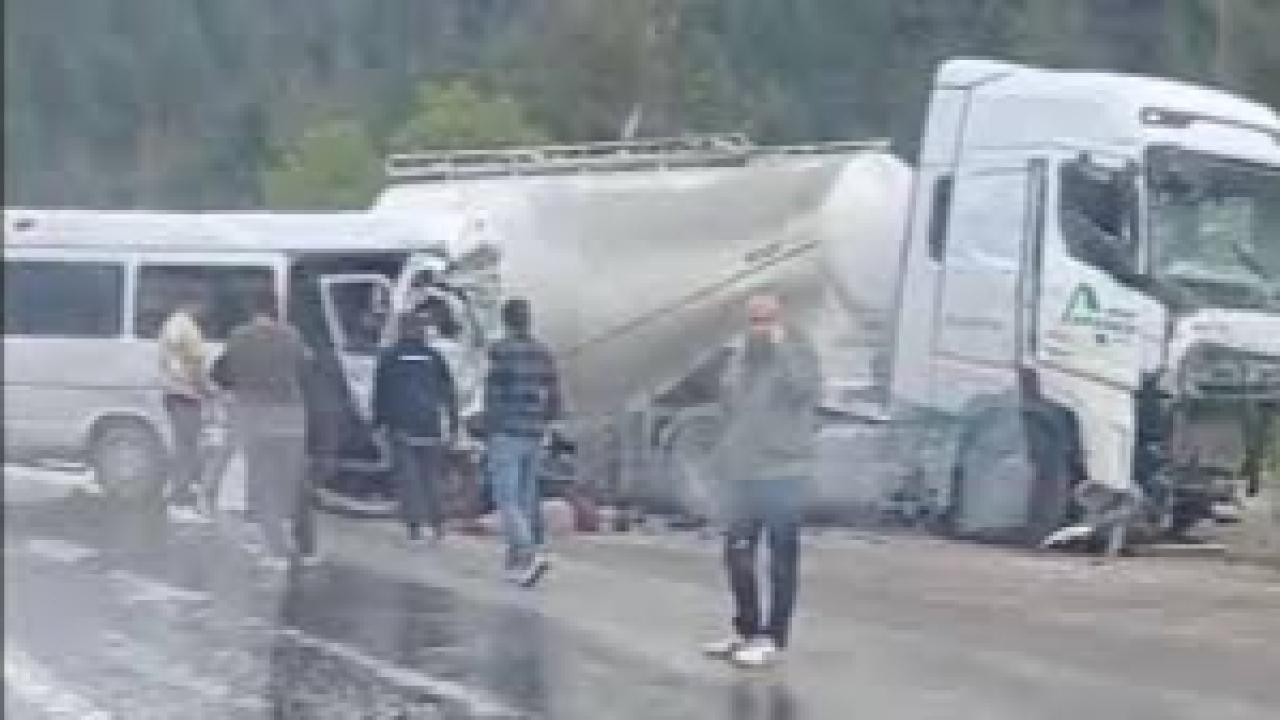 Isparta-Antalya karayolunda feci kaza: 7 ölü