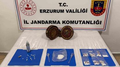 Jandarma Erzurum’da ceylan derisi üzerine yazılmış altın işlemeli Tevrat yakaladı