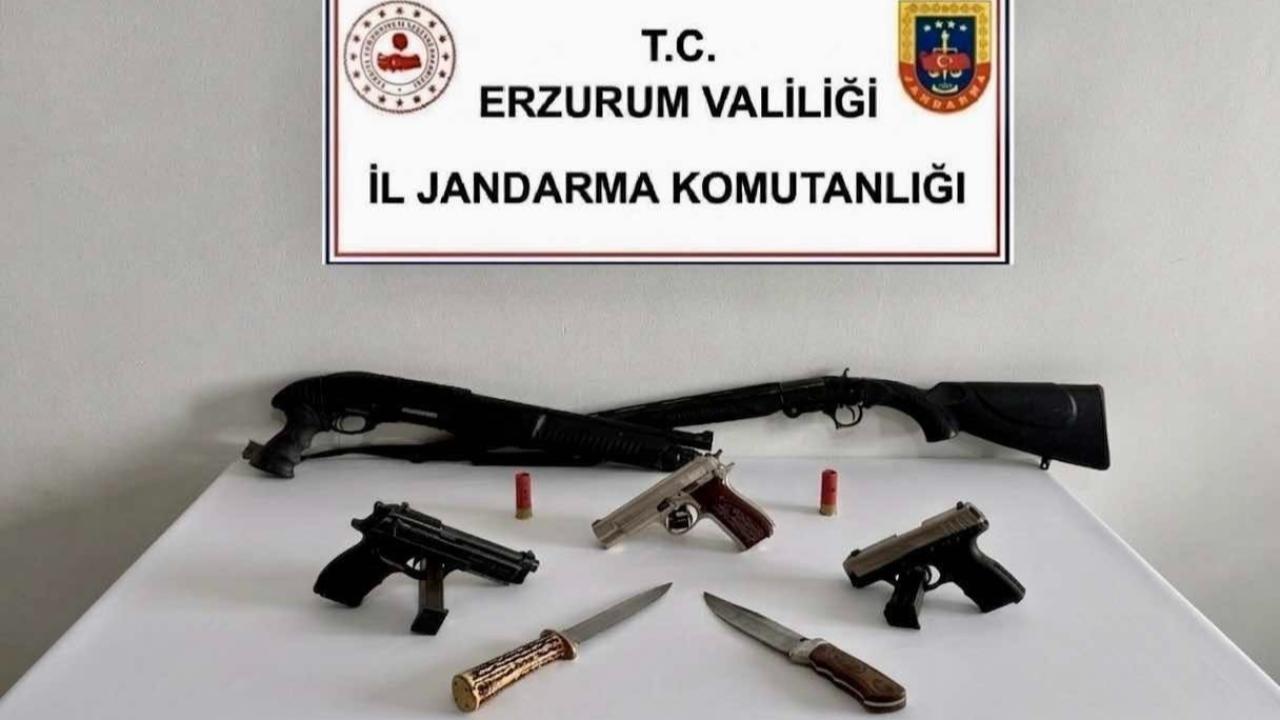 Jandarmadan operasyon: 2 şahıs ve çok sayıda silah yakalandı