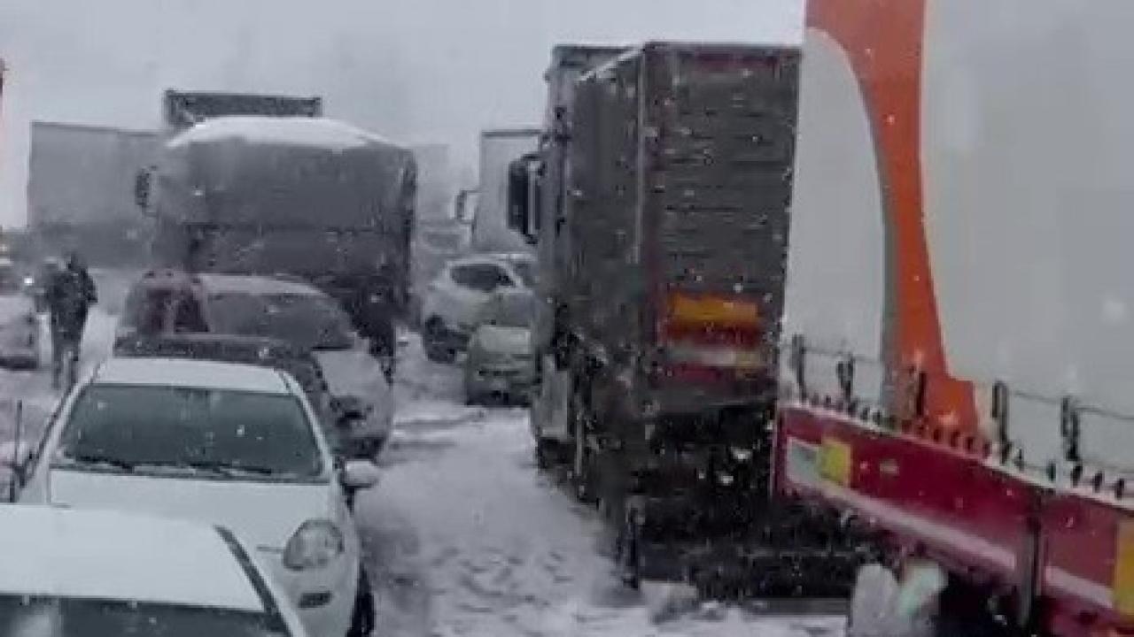 Kar yağışı ulaşımı da olumsuz olarak etkiledi