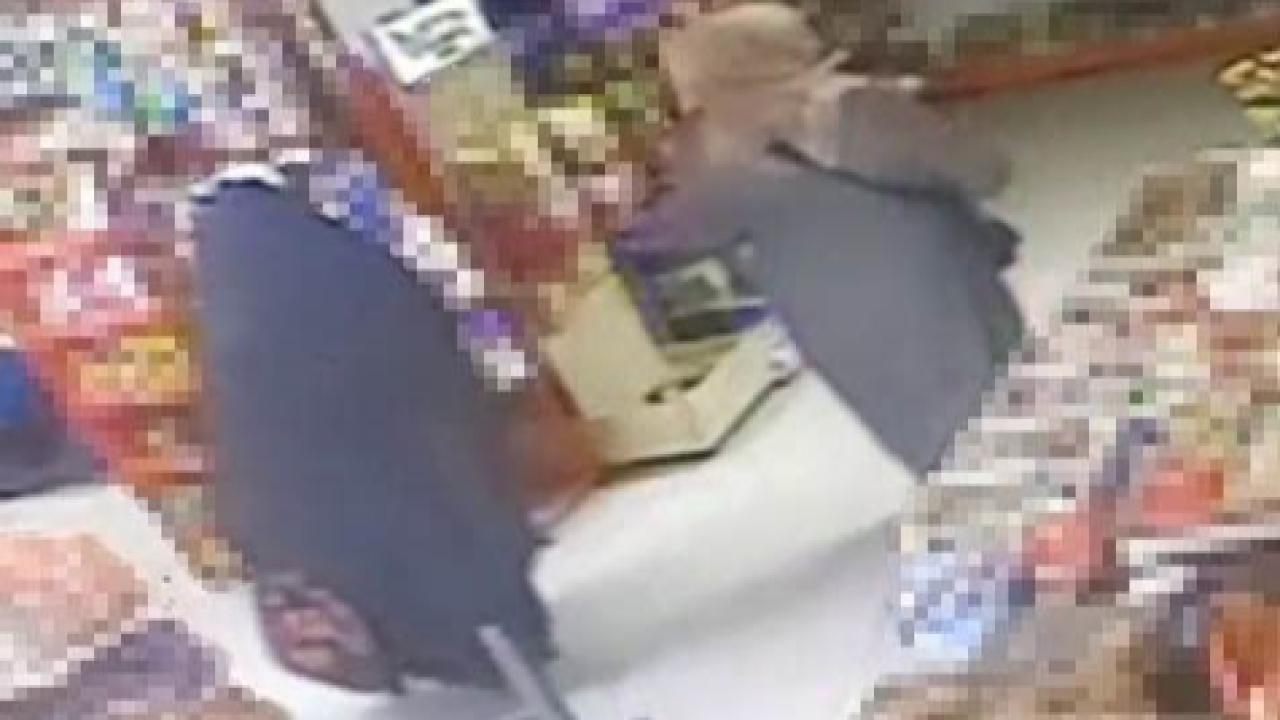 Marketten hırsızlık güvenlik kamerasına yansıdı