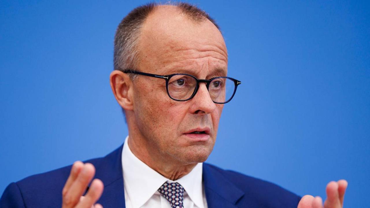 Merz: "İsrail'in Lübnan'da yürüttüğü savaş barış sürecini başarısızlığa uğratabilir"