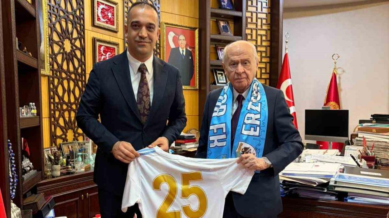 MHP’li Yurdagül’den lider Bahçeli’ye şampiyonluk ziyareti: Erzurumspor forması takdim edildi