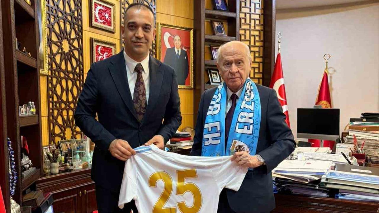 MHP’li Yurdagül’den lider Bahçeli’ye şampiyonluk ziyareti: Erzurumspor forması takdim edildi
