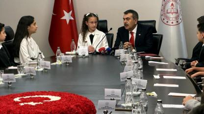 Milli Eğitim Bakanlığı’nda 23 Nisan’da anlamlı devir teslim