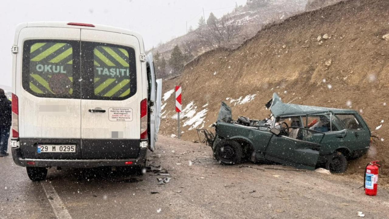 Öğretmenleri taşıyan servis ile otomobil çarpıştı: 1 ölü, 2’si ağır 10 yaralı