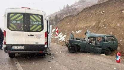 Öğretmenleri taşıyan servis ile otomobil çarpıştı: 1 ölü, 2’si ağır 10 yaralı
