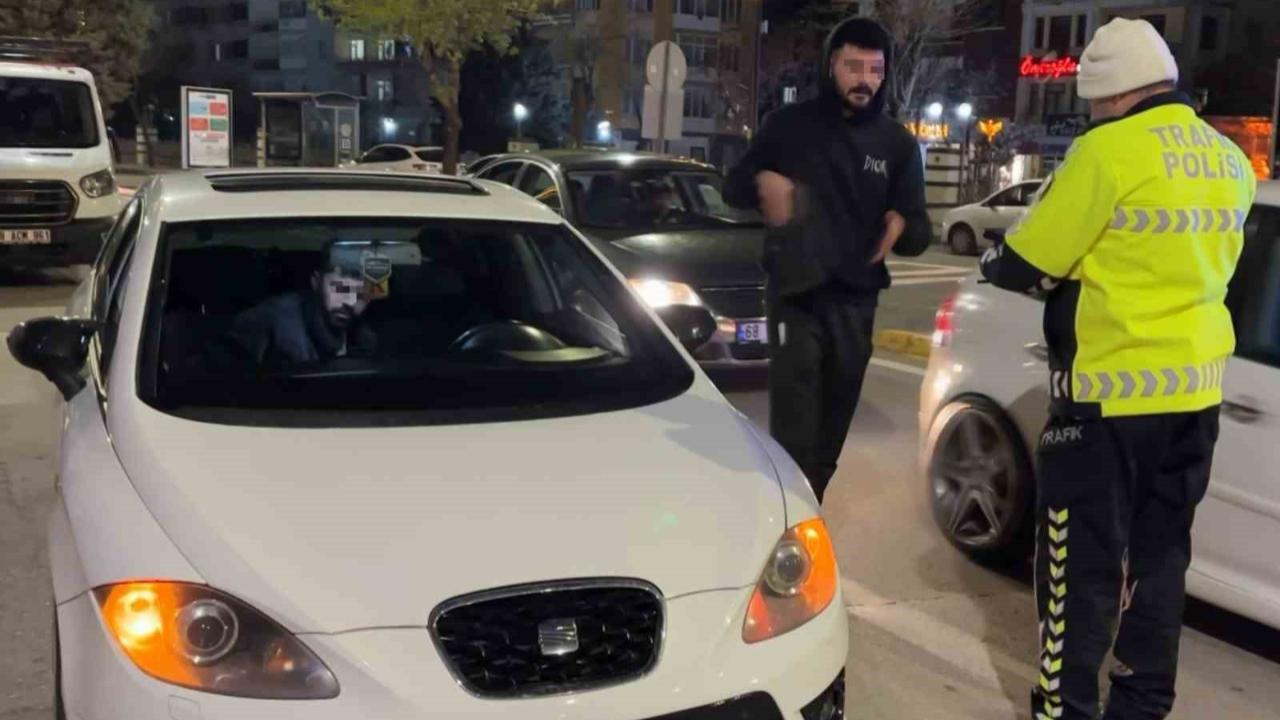 Ön plakası takılı olmayan araç sürücüsüne 4 bin lira ceza