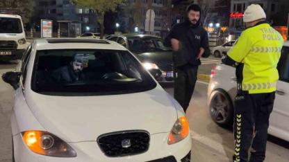 Ön plakası takılı olmayan araç sürücüsüne 4 bin lira ceza