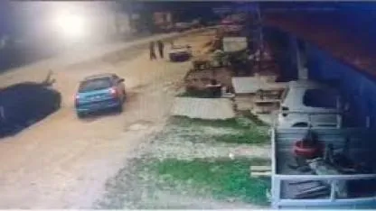 Önce konuştu, sonra çarptı: O anlar kameraya yansıdı