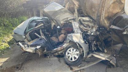 Otomobil devrilen tır dorsesinin altında kaldı: Karı-koca hayatını kaybetti