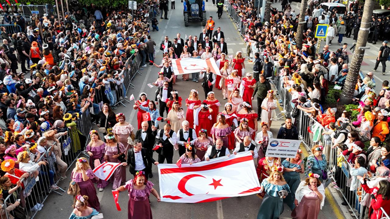 Portakal Çiçeği Karnavalı’nda renkli kortej