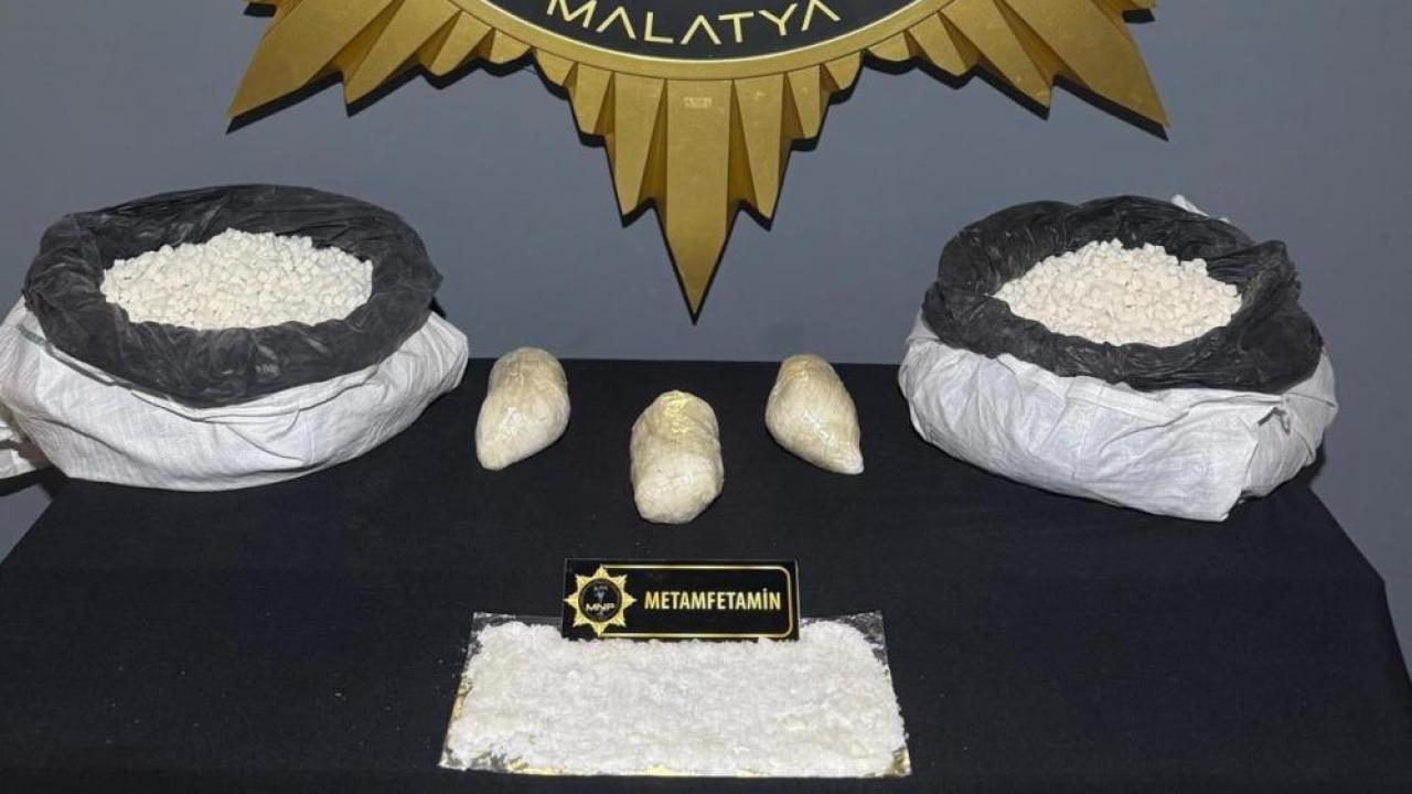 Şeker çuvallarından 3 kilo uyuşturucu çıktı