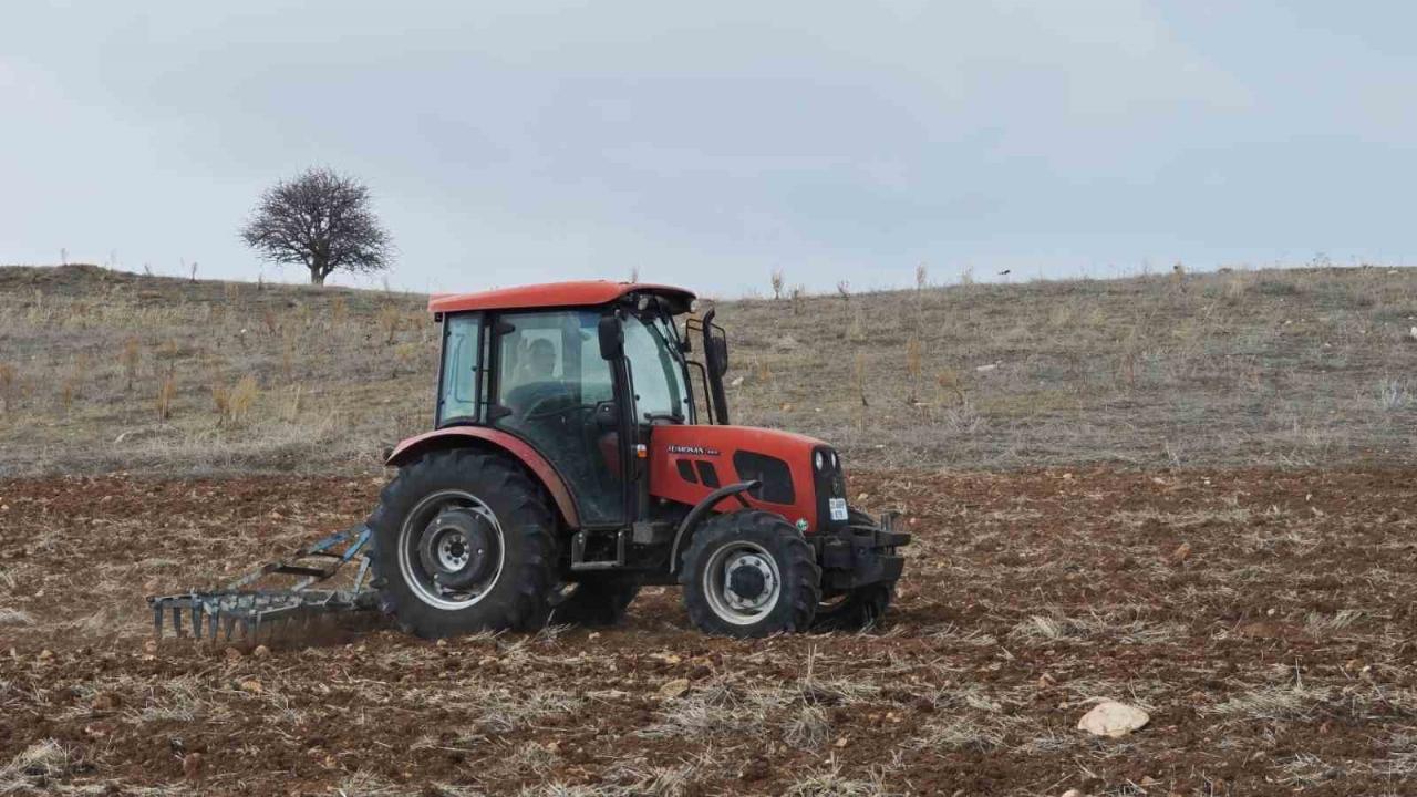 Tarlalarda ekim mesaisi başladı
