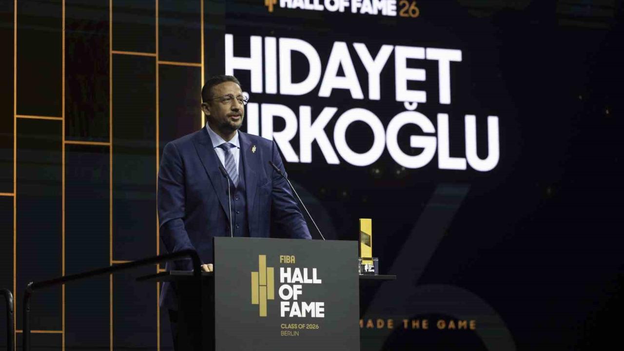 TBF Başkanı Hidayet Türkoğlu, FIBA Hall of Fame 2026 ödülünü aldı