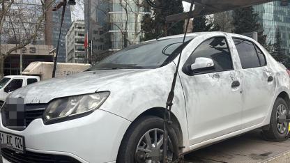 Teröristlerin kiraladığı otomobil incelemelerin ardından olay yerinden kaldırıldı