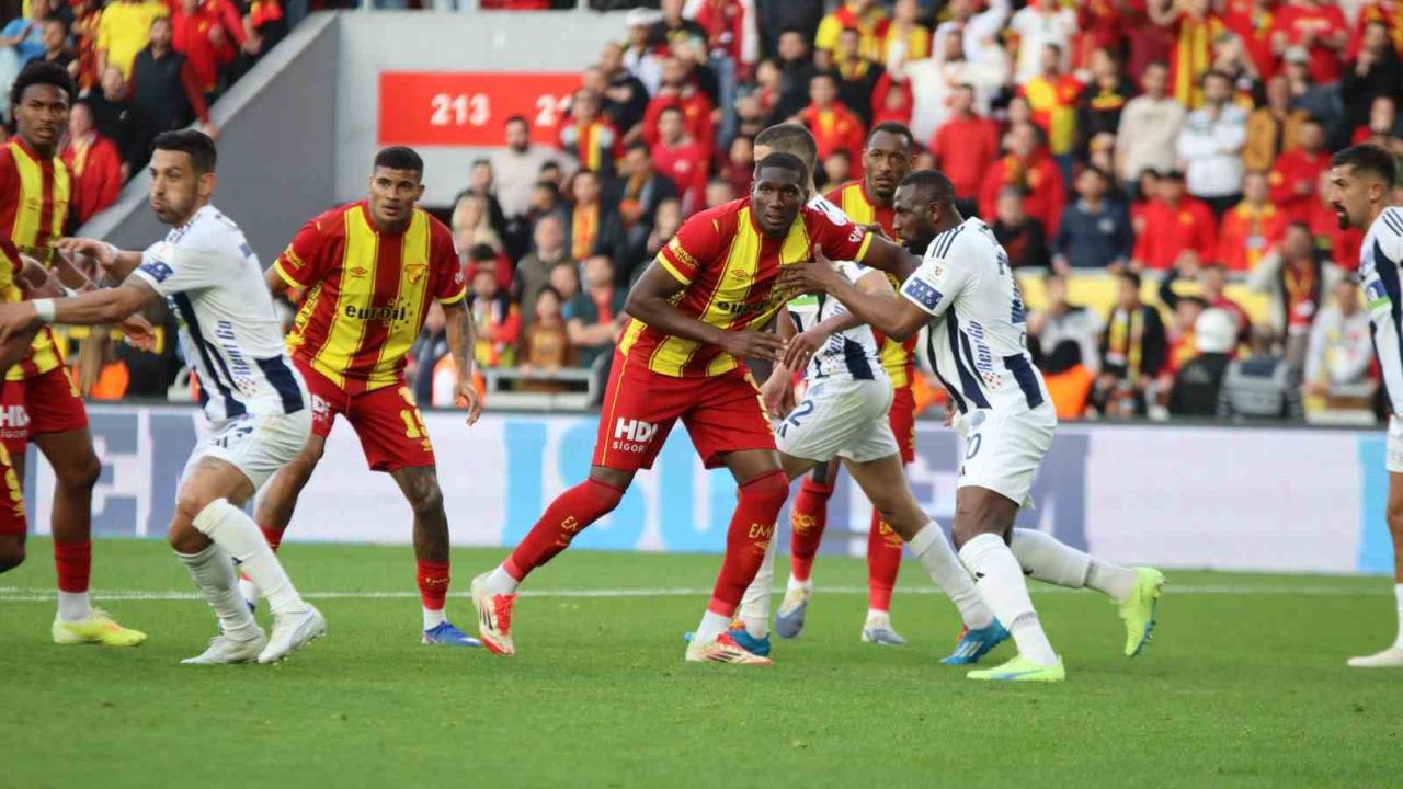 Trendyol Süper Lig: Göztepe: 3 - Kasımpaşa: 3