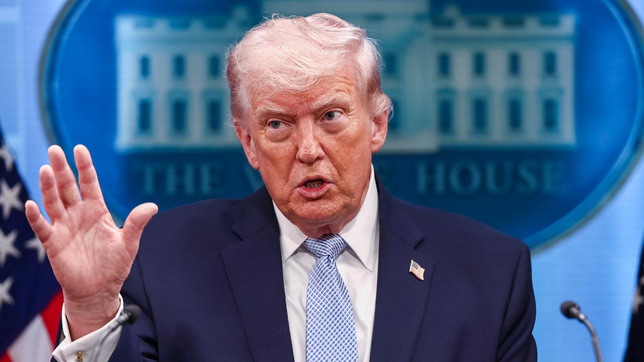 Trump’tan Papa 14. Leo’ya sert eleştiriler: "Kendine çeki düzen vermeli"