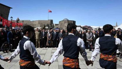 Turizm haftasına görkemli açılışla başlandı