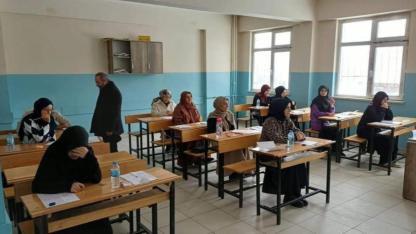 Umre ödüllü bilgi yarışması, Erzurum'da yoğun bir katılımla gerçekleştirildi.