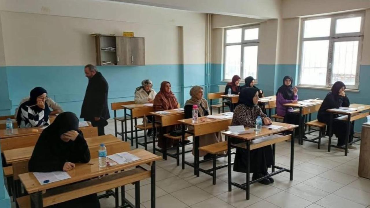 Umre ödüllü bilgi yarışması, Erzurum'da yoğun bir katılımla gerçekleştirildi.