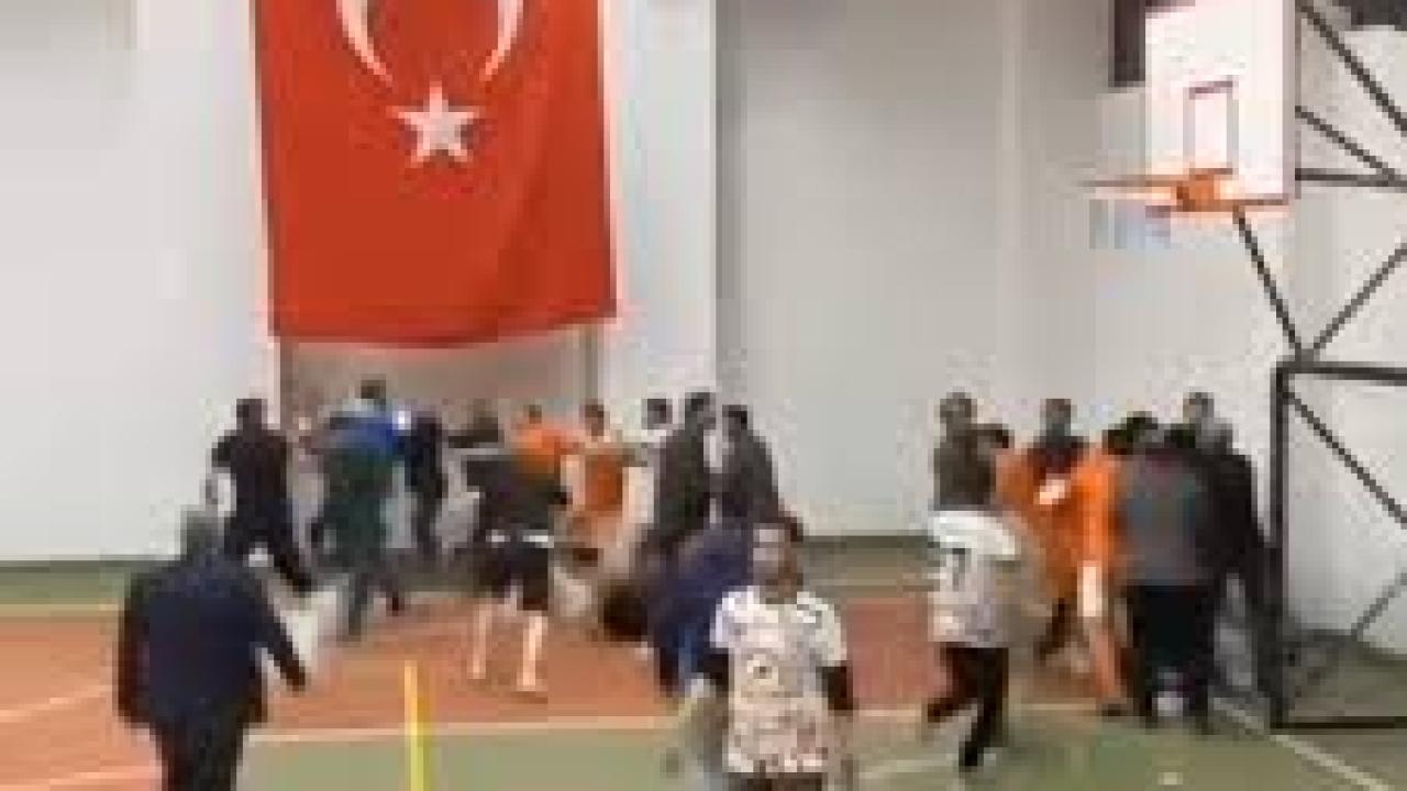 Voleybol turnuvasında 6 öğretmen darp edildi