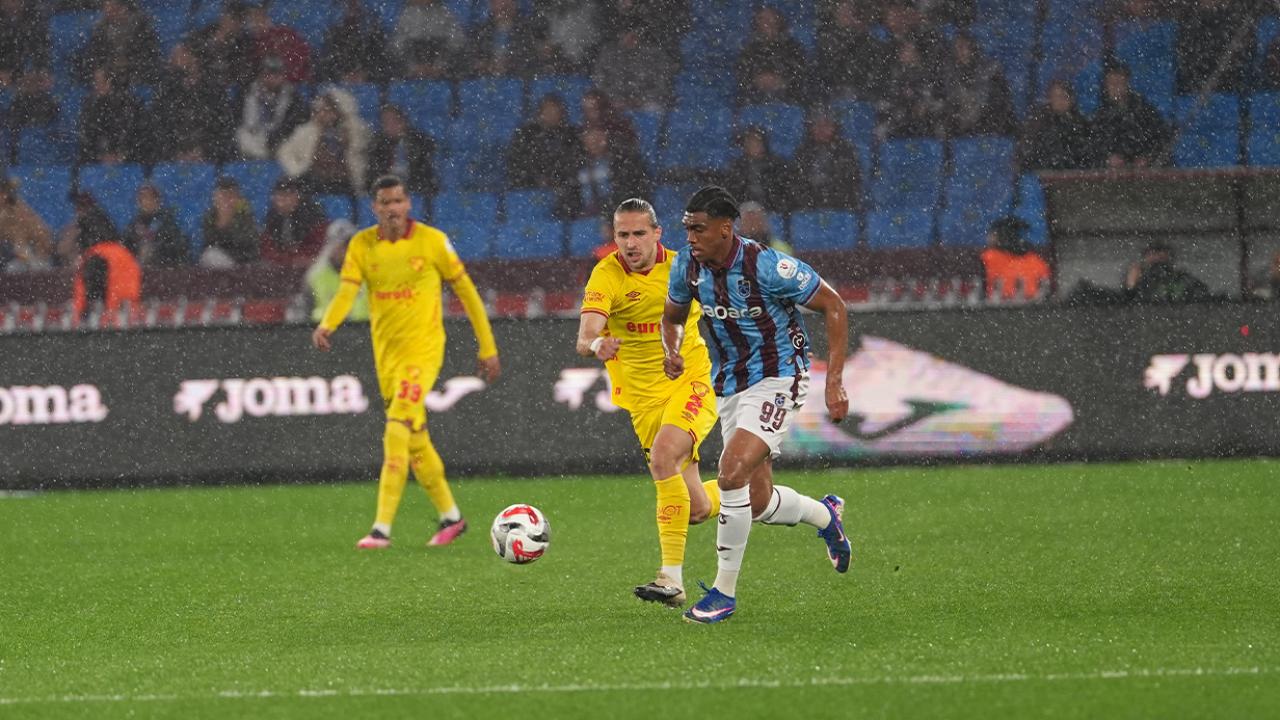 10 kişilik Trabzon 1 puanı 90+3'te kurtardı