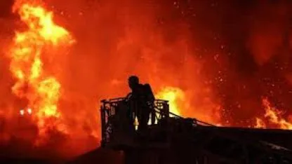 Arnavutköy’deki fabrika yangınına çok sayıda ekip sevk edildi