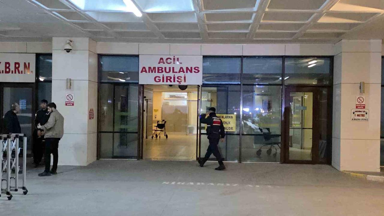 Askeri araç duvara çarptı: 2 asker yaralandı