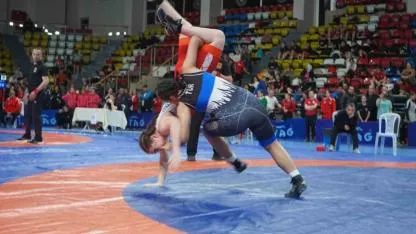 Bolu’da 40 ilden 500 sporcunun katıldığı Okul Sporları Yıldızlar Güreş Türkiye Şampiyonası başladı