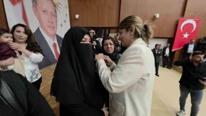 CHP ve YRP’den ayrılan 100 kişi AK Parti’ye katıldı
