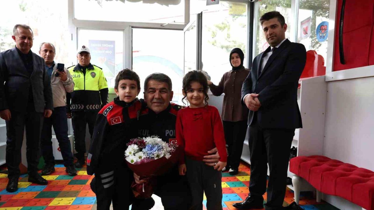Erzurum’da minik dadaşlardan "Emniyet kemeri" farkındalığı