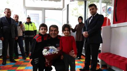 Erzurum’da minik dadaşlardan "Emniyet kemeri" farkındalığı