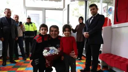 Erzurum’da minik dadaşlardan "Emniyet kemeri" farkındalığı