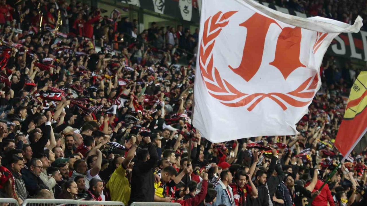 Eskişehirspor - Ayvalıkgücü biletleri 1 saatte tükendi