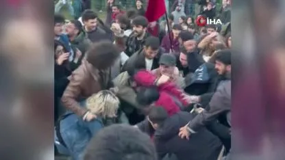İlkay Akkaya konserinde bayraklı protestoda bulunan öğrencilere saldırı