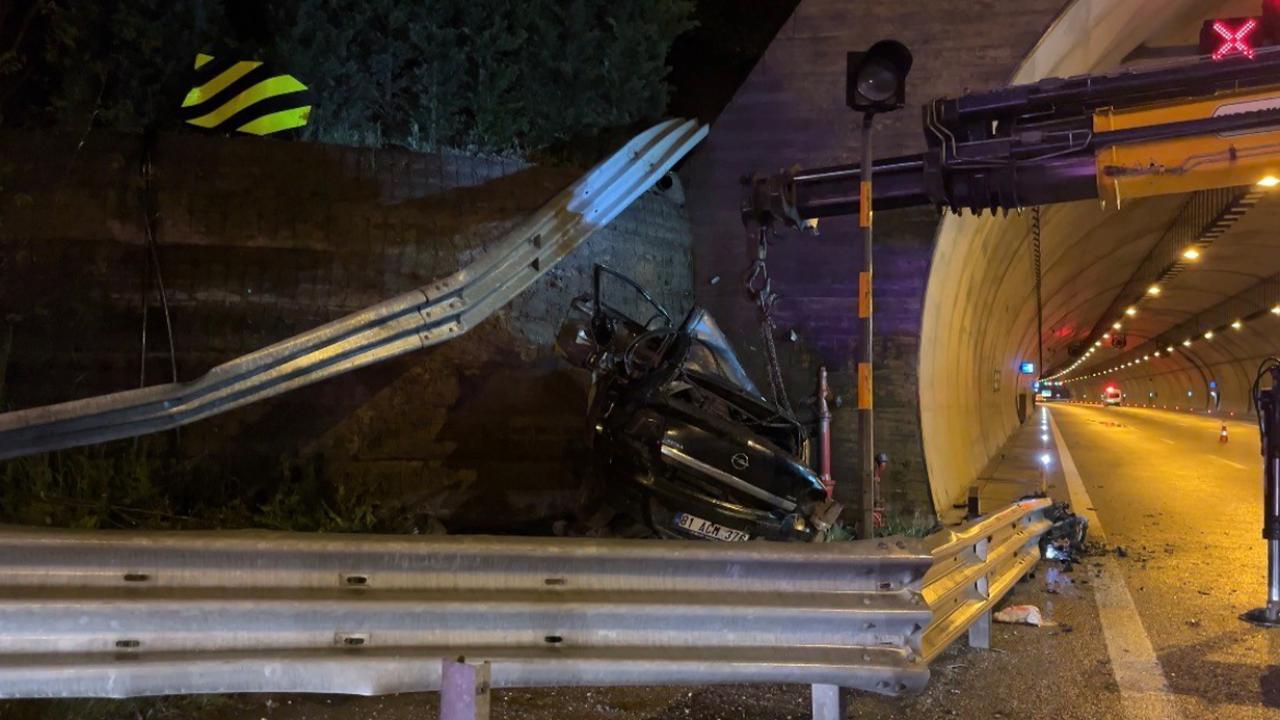 Kuzey Marmara’da otomobil tünel girişine saplandı: 1 ölü