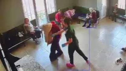 Yaşlı bakım merkezinde skandal görüntüler